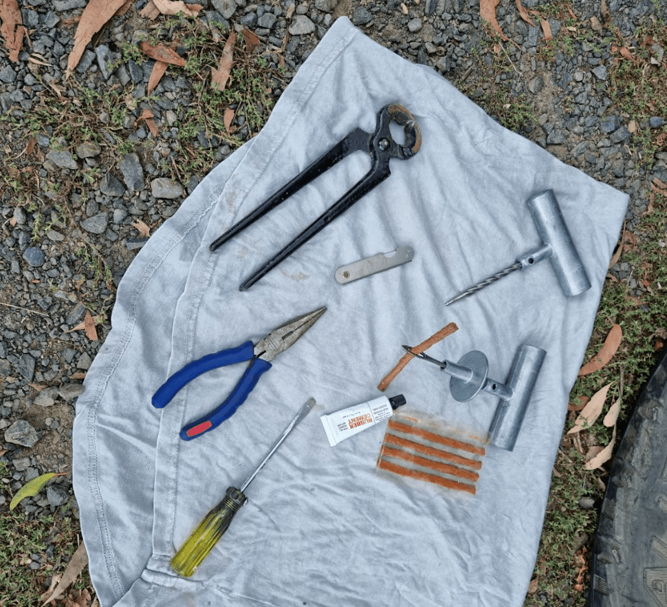 How to use Plug Kits - Don't Leave Home Without It - Hema Maps Online Shop