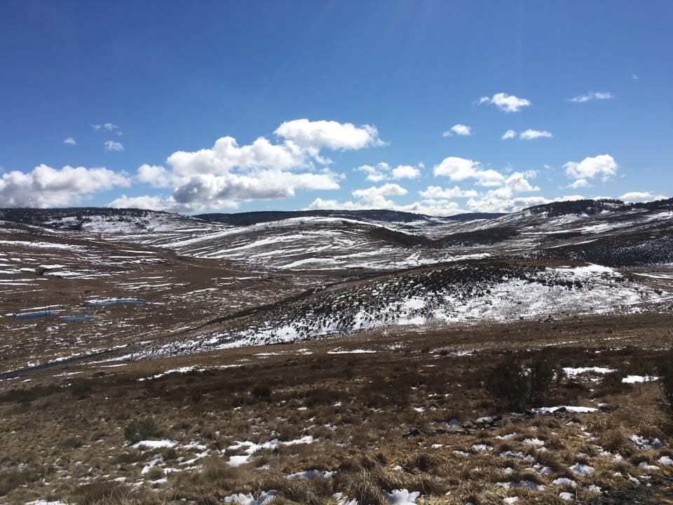 Winter Escapes: Exploring the High Country, Southern Highlands and Canberra - Hema Maps