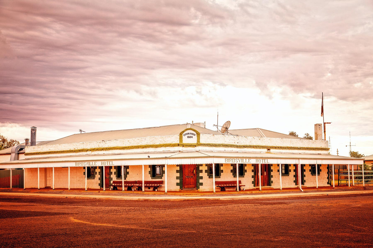 Australia’s 5 most iconic outback pubs - Hema Maps