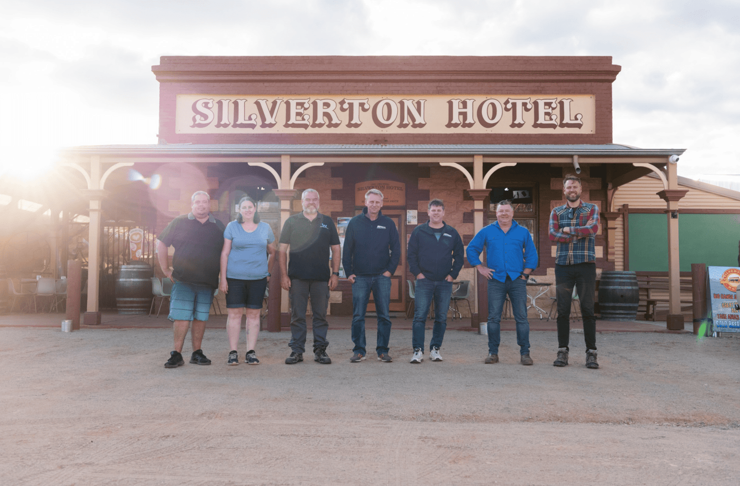 BEHIND THE SCENES: OUTBACK PUB EXPERIENCES: Part 1 - Hema Maps Online Shop